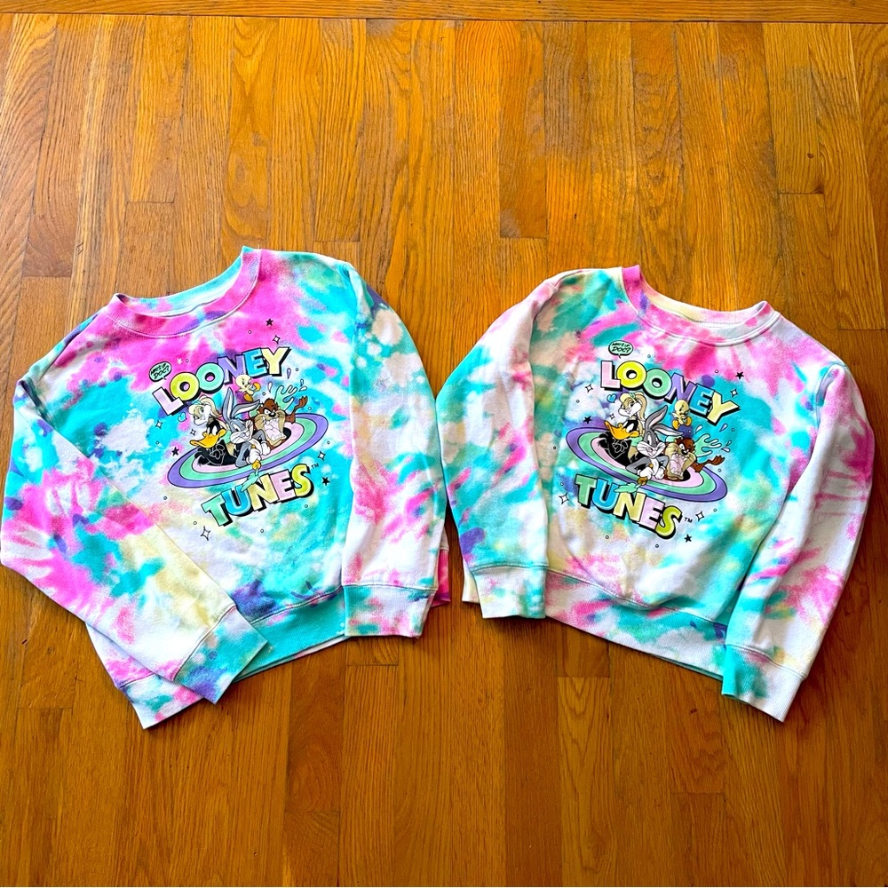 Lot of 2 Looney Tunes character kids’ sweatshirts